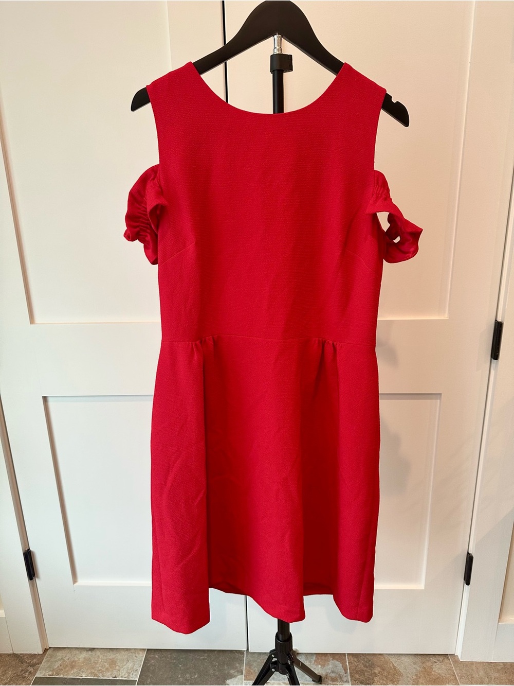 Tahari Arthur S. Levine Red Textured Dress Size 12 Ruffle Sleeve